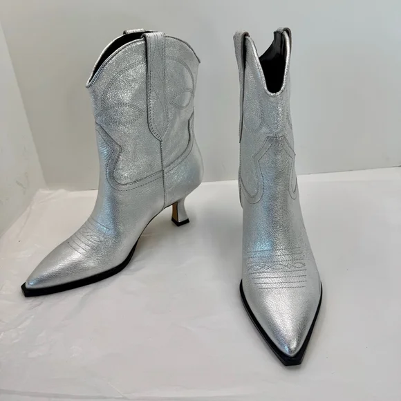 Dolce Vita Angel Silver Boots Women 7 Kitten Heels - Picture 1 of 10